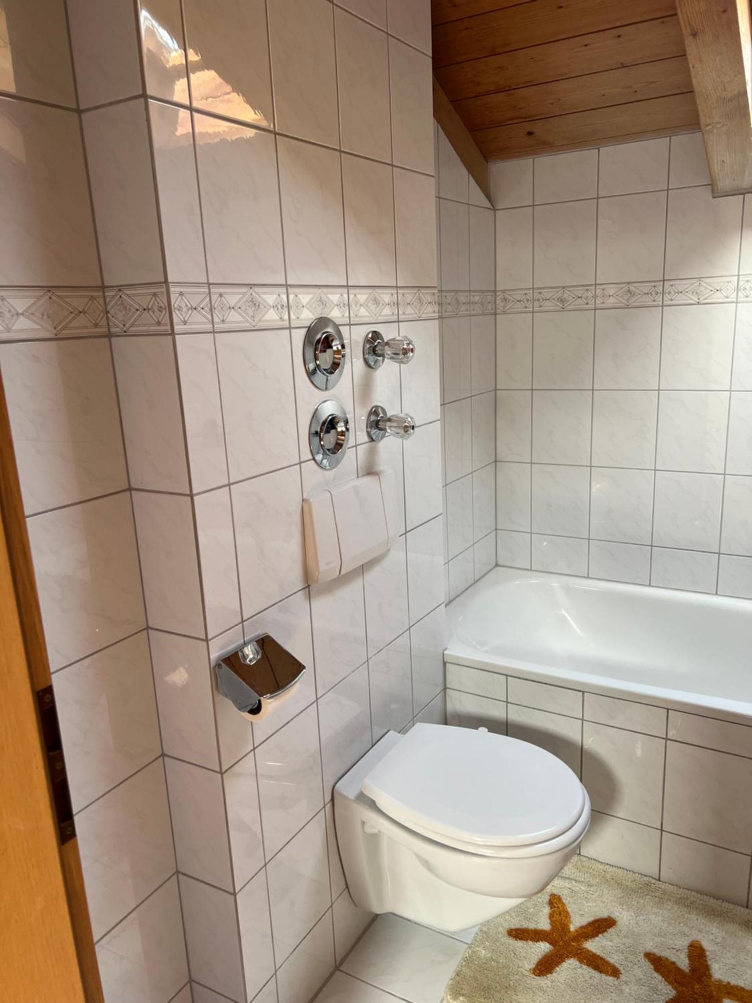 Gemuetliche Dachgeschosswohnung Mit Balkon Ainring Zewnętrze zdjęcie